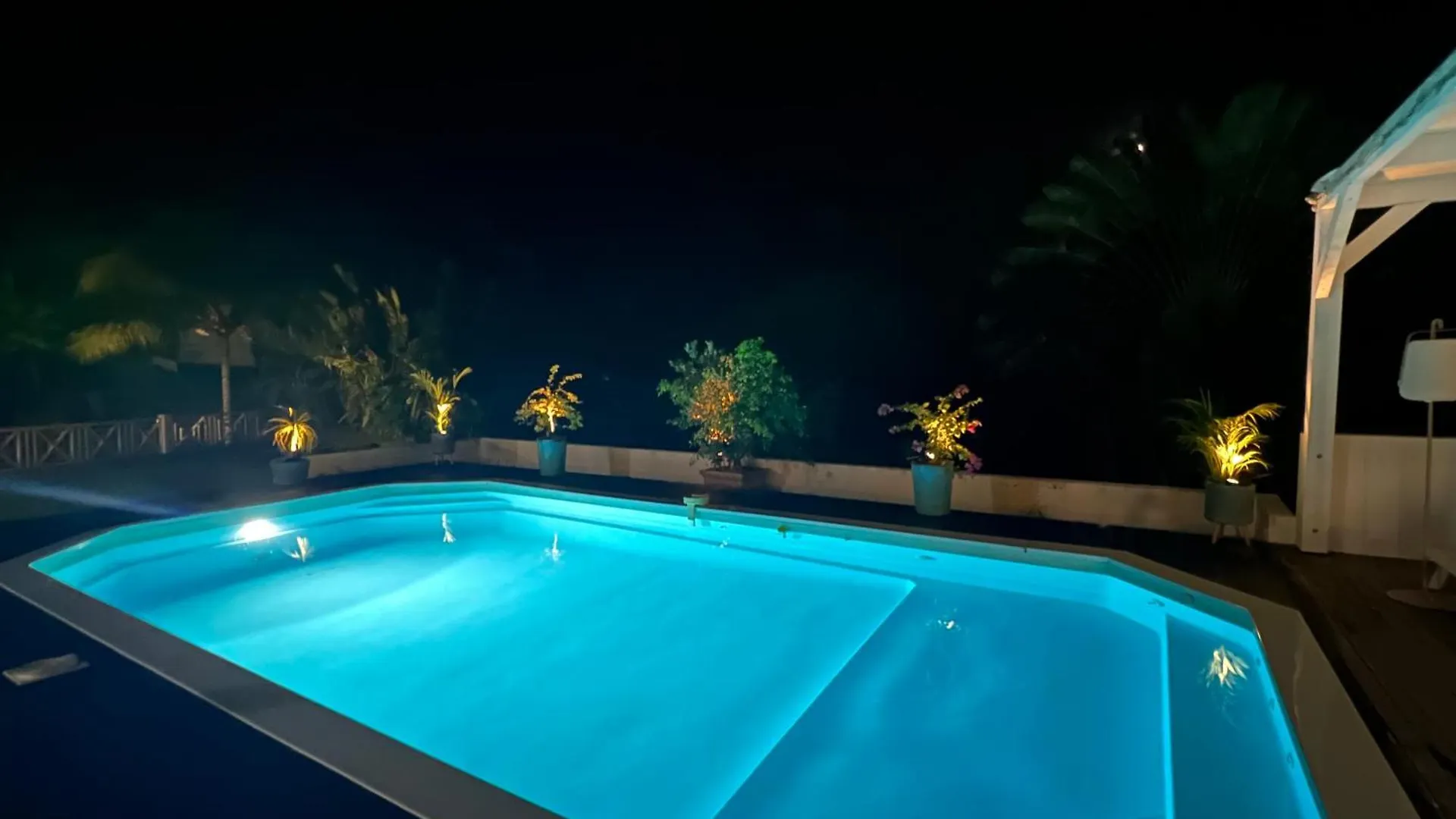 Spacieuse Villa Corossol Avec Piscine Et Jeux Exterieurs Le Gosier