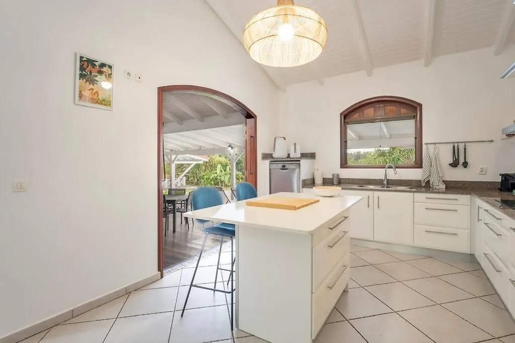 Spacieuse Villa Corossol Avec Piscine Et Jeux Exterieurs Le Gosier