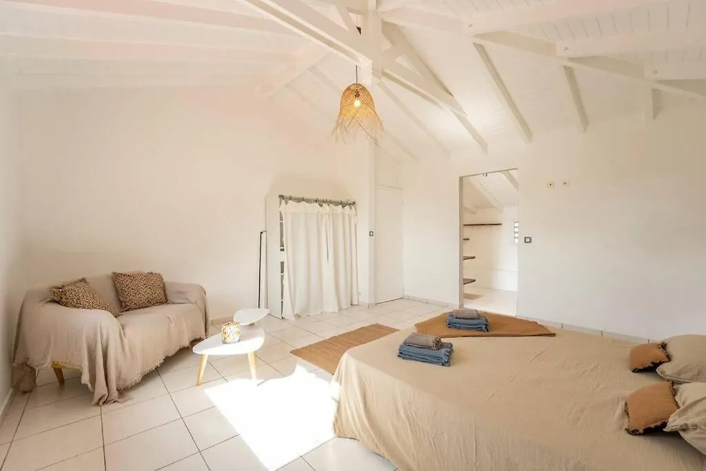 Spacieuse Villa Corossol Avec Piscine Et Jeux Exterieurs Le Gosier