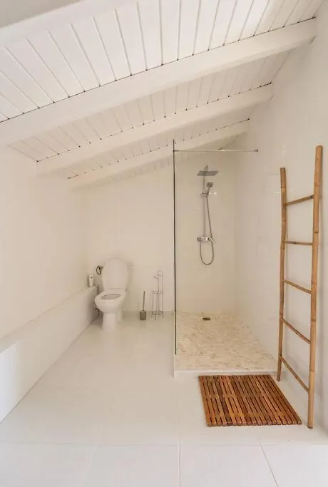 Spacieuse Villa Corossol Avec Piscine Et Jeux Exterieurs Le Gosier