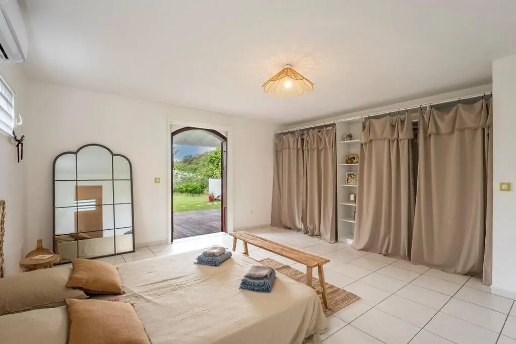 Spacieuse Villa Corossol Avec Piscine Et Jeux Exterieurs Le Gosier  Le Gosier (Grande-Terre)