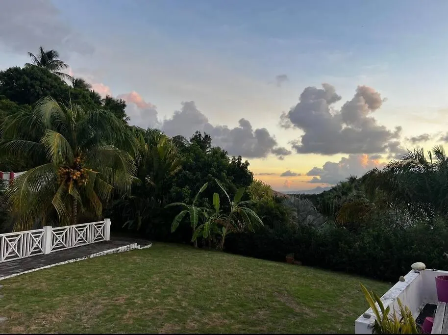 Spacieuse Villa Corossol Avec Piscine Et Jeux Exterieurs Le Gosier
